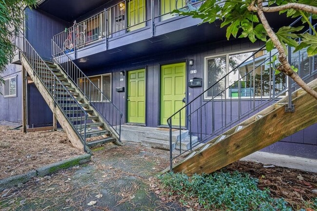 Building Photo - 123 SE 30th Pl Rental