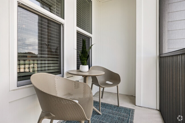 2BR, 2BA - 1,088SF - Balcony