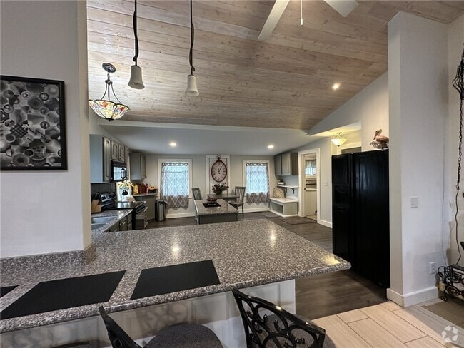 Building Photo - 2590 Scottsville Rd Rental