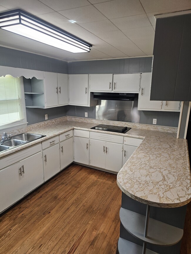 Photo - 1927 Lone Oak Rd