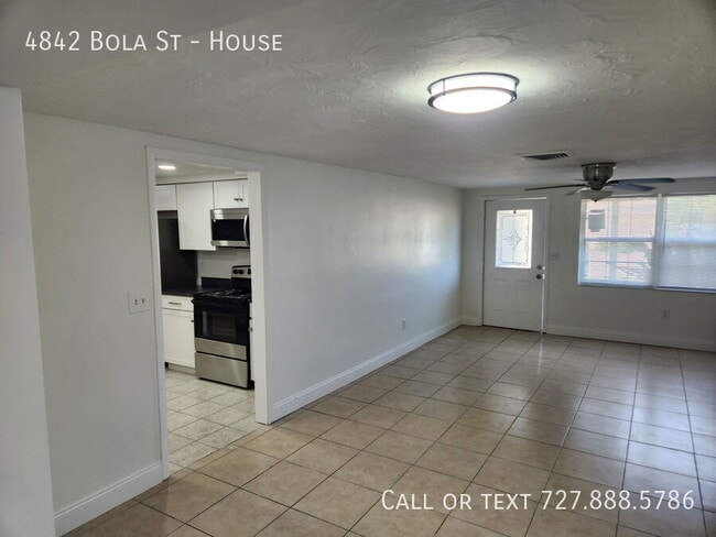 Photo - 4842 Bola St