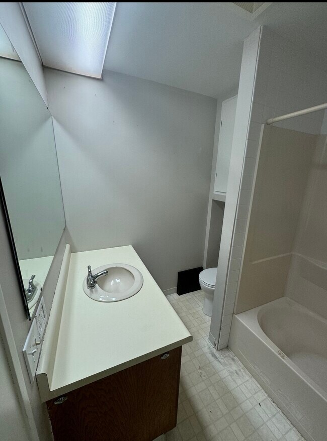 Photo - 2507 B Ave NE