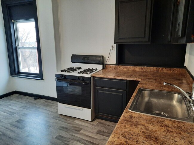 Photo - 32 Douw St Unit Fl 3