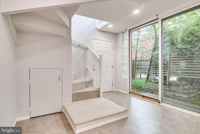 Photo - 6525 Byrnes Dr