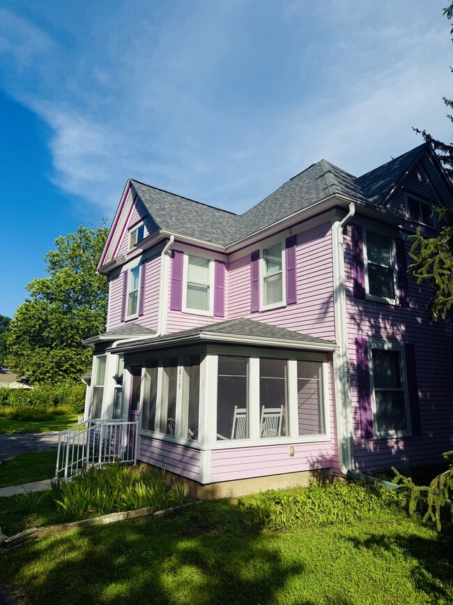 Photo - 1819 Northwestern Ave