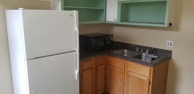 Photo - 2023 Young Ave