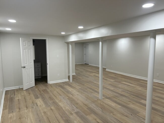 Photo - 2026 Thornhill Road NW