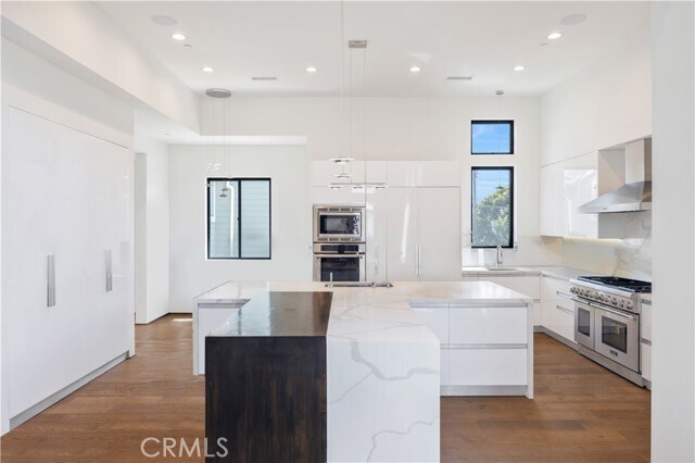 Photo - 332 Avenue E