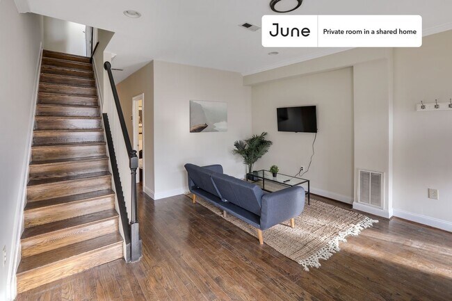 Room in Shared 3 bed/2.5 bath home in Columbia Heights