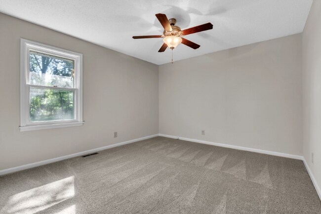 Photo - 425 Centennial Ave