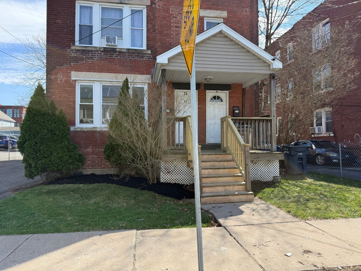 Photo - 35 Colonial St Unit 1