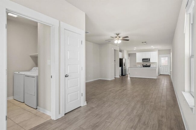 Photo - 221 Ancellotta Wy