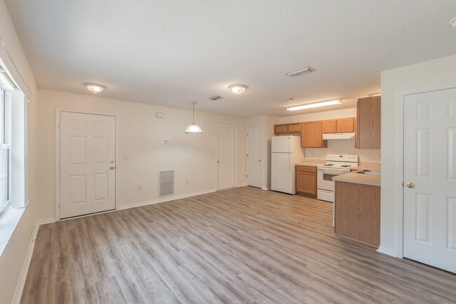 Photo - 502 Paulling Dr