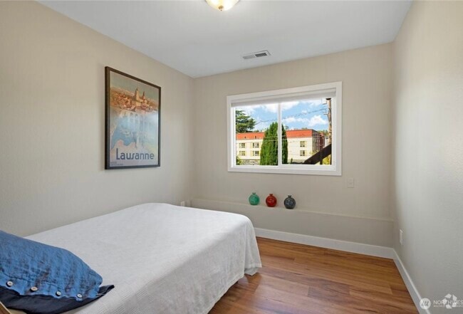 Building Photo - 5430 23rd Ave SW Rental