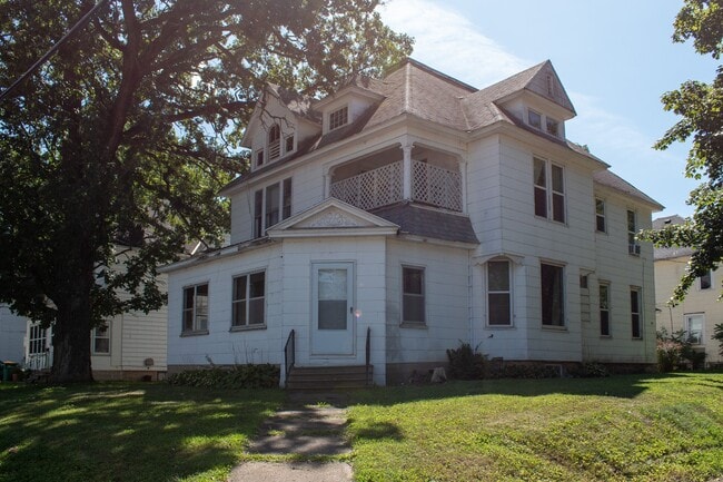 Building Photo - 701 Water St Unit 1