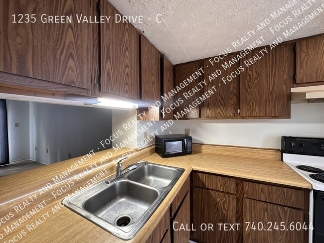 Photo - 1235 Green Valley Dr