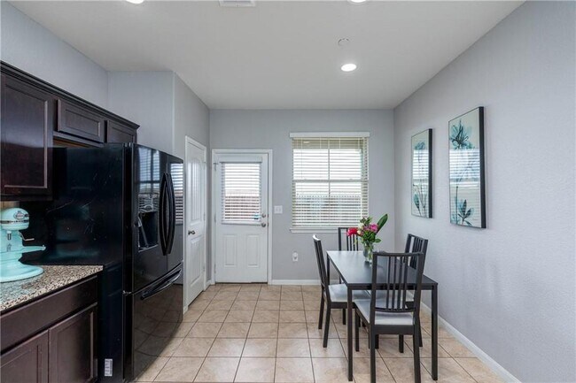 Photo - 2880 Donnell Dr Unit 3701