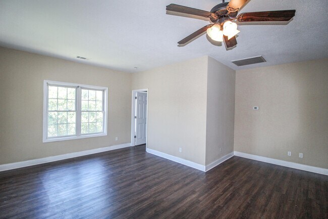 Photo - 1213 Merchant Way