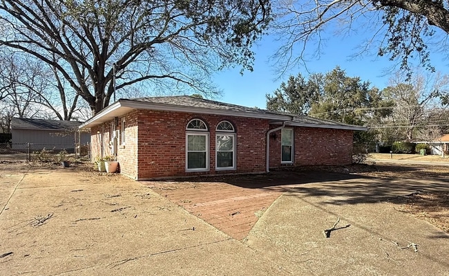 Photo - 341 N Burbank Dr