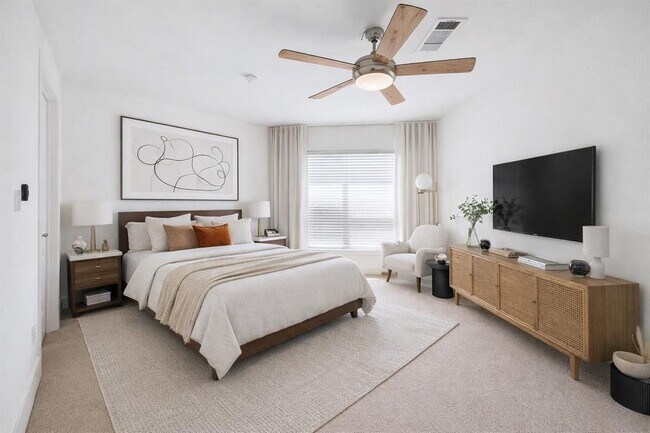 Building Photo - 711 W 32nd St Unit 139