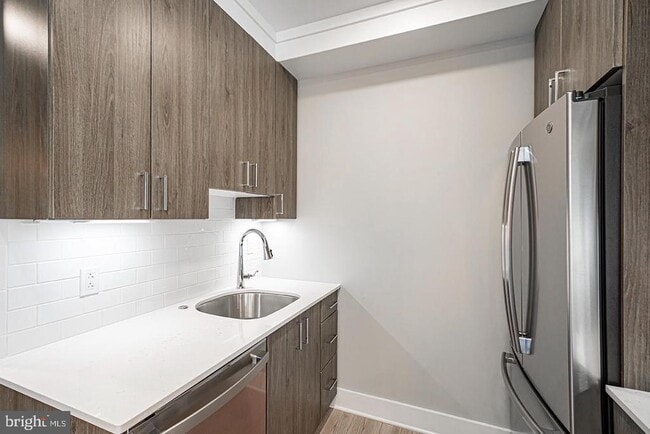 Building Photo - 746 S 16th St Unit 3C
