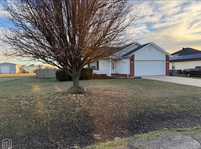 Photo - 326 Robinson St