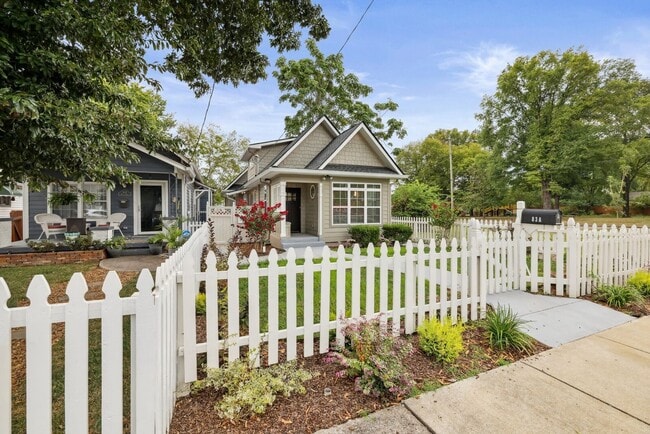 Photo - Charming Renovated 1900s Home with Modern ...