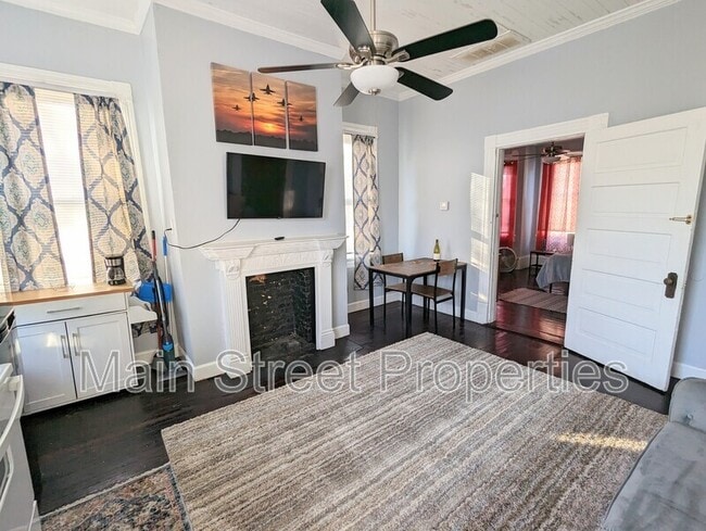 Photo - 911 N Spring St Unit 3