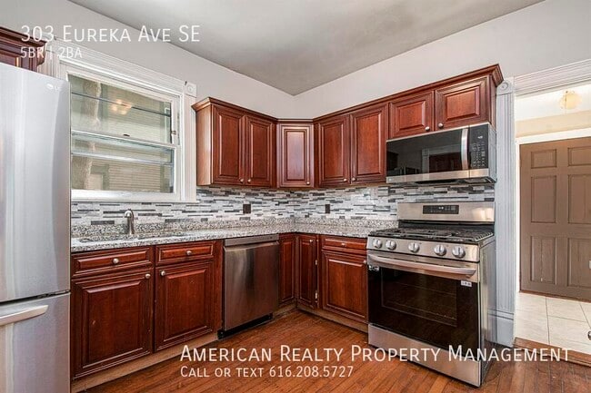 Photo - 303 Eureka Ave SE
