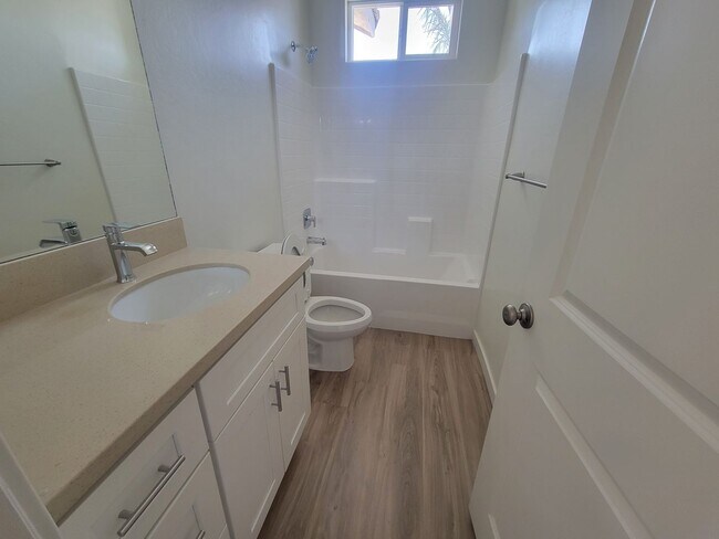 8410 Grandy St Unidad 8410 Grandy St Unit A