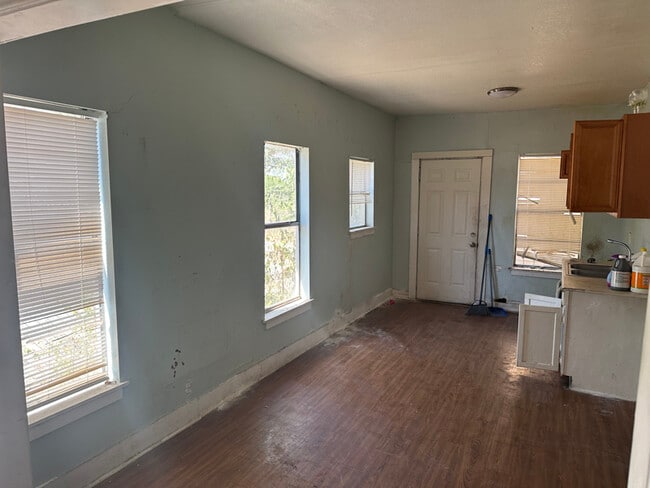 Photo - 229 Grenet St