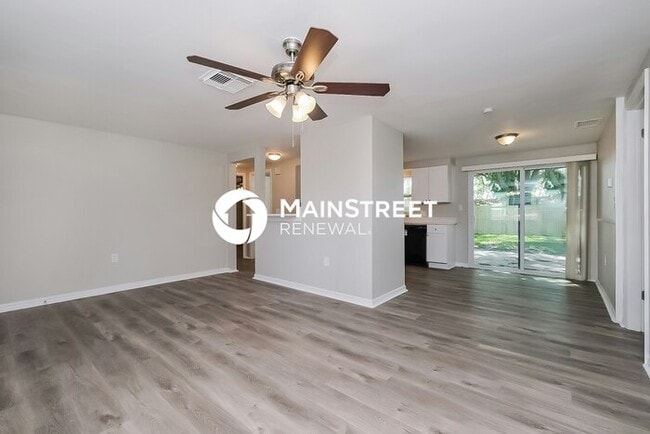 3 Bedroom Pet-Friendly Home in holiday, FL with Main Street Renewal