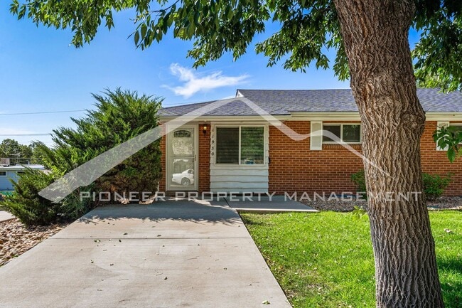 Building Photo - Charming Unit with Central AC, Washer/Dryer, And Water, Sewer, Electric/Gas, and Trash removal I...