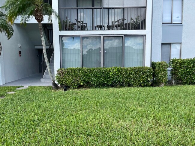 Building Photo - 1012 Green Pine Blvd Unit B-1