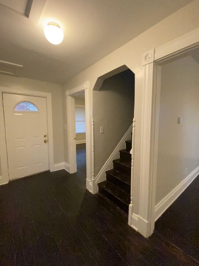 Photo - Beautifully updated and Spacious! 2 Bed House in Madisonville with walk through!!