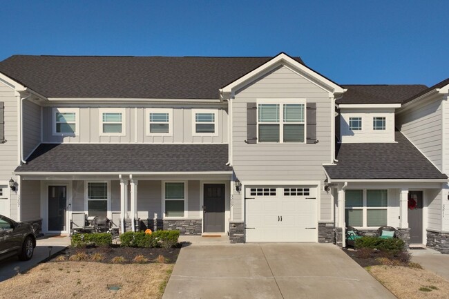 **2021-BUILT, 3-BED 3-FULL-BATH TOWNHOME I... - **2021-BUILT, 3-BED 3-FULL-BATH TOWNHOME I...