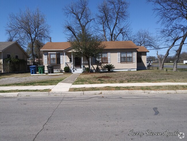 Building Photo - 403 Ellana Claire St Rental