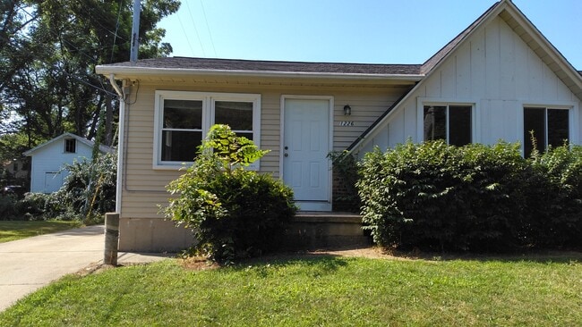 Building Photo - 1226 Frye Ave Rental