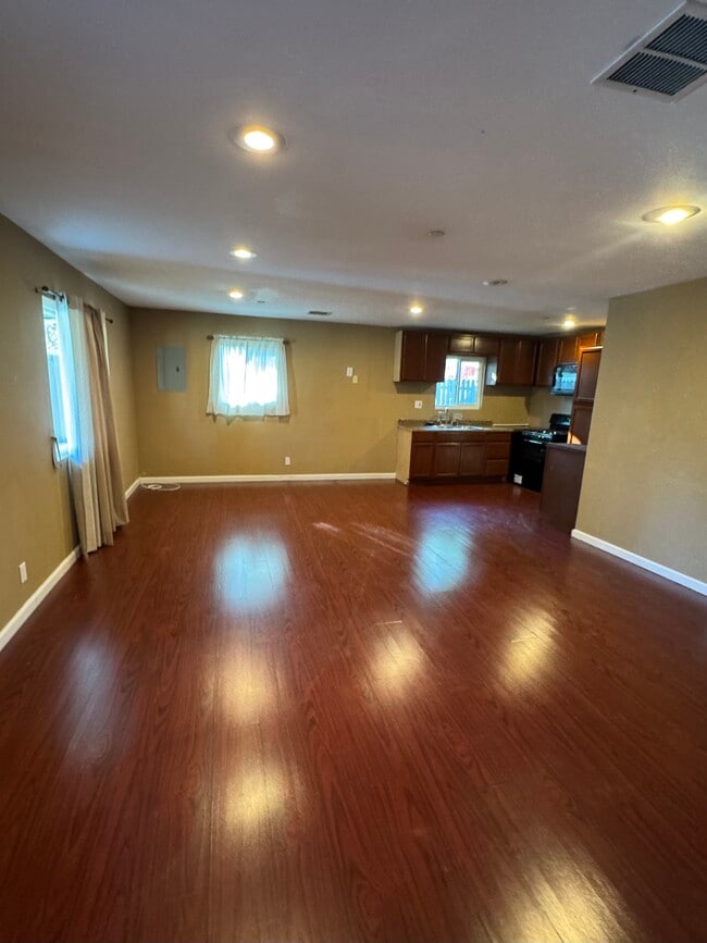 Photo - 18401 Arminta St