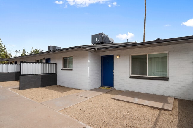 Building Photo - 1232 W 4th St Unit APT 1