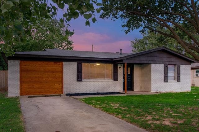 Photo - 3912 Lakewood Dr