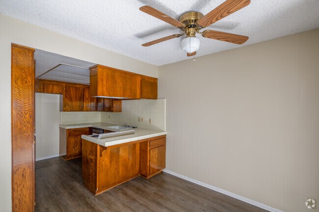 1BR, 1BA - 702SF - Dining Room