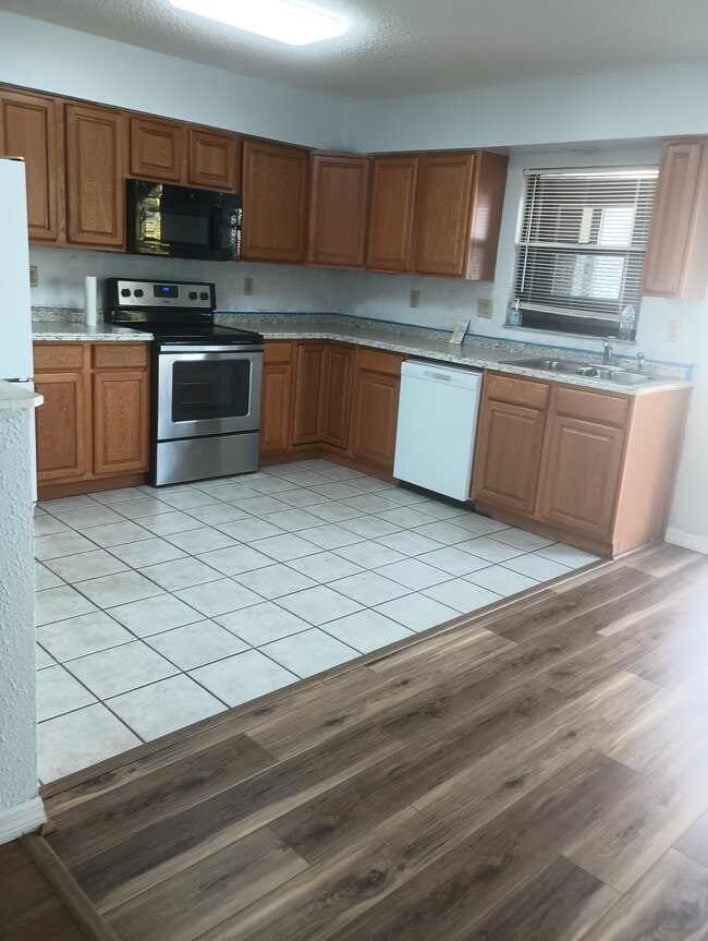 Photo - 2626 Lear Rd