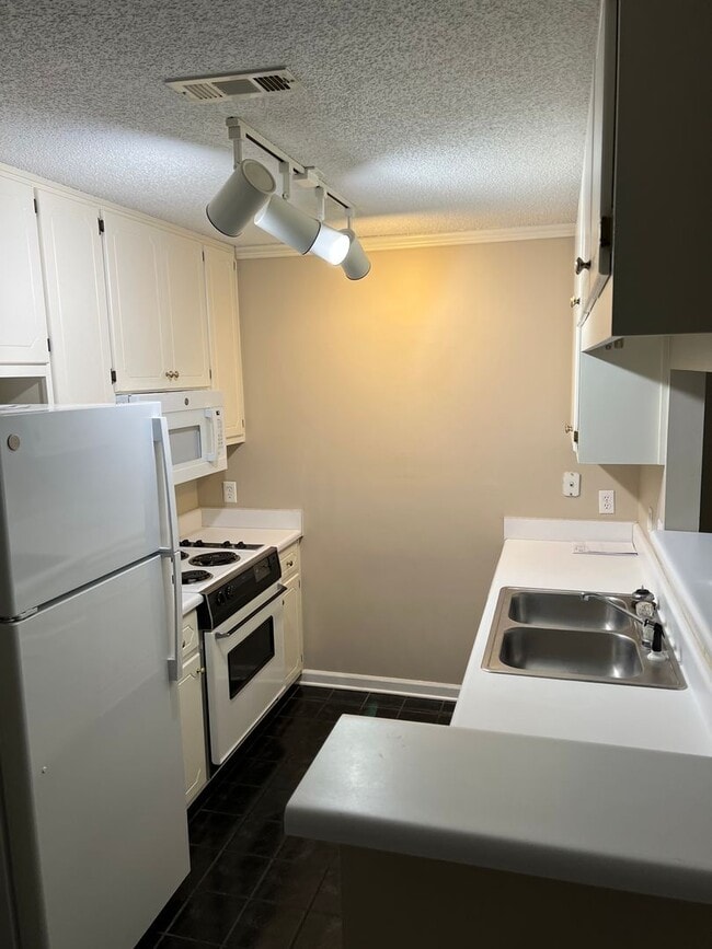 Photo - 107 Woodrun Dr