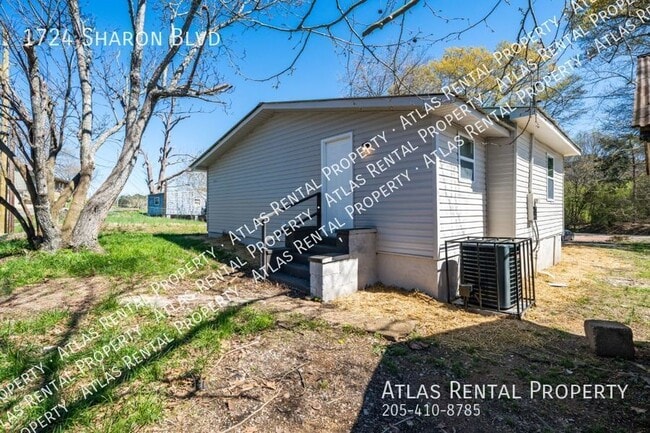 Photo - 1724 Sharon Blvd