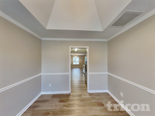 5702 Colonnade Dr