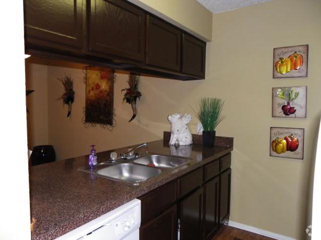 Kitchen - River Ranch Apartments