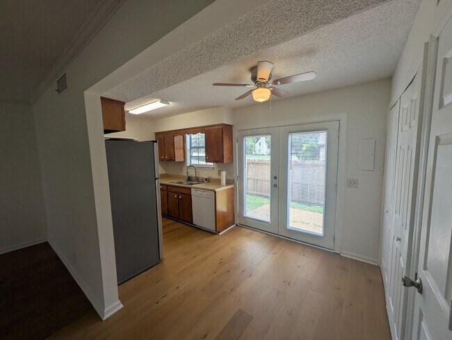 Photo - 1107 Quail Ct W