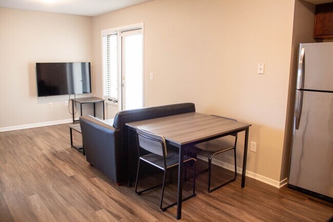 Photo - 408 E Springfield