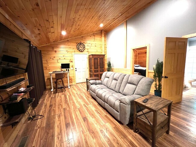 Photo - FULLY FURNISHED WITH ACCESS TO BEAUTIFUL L...